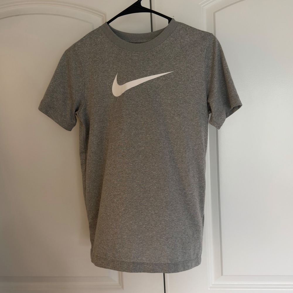 Nike Boys Dri-FIT Swoosh Graphic T-Shirt Gray Short Sleeve Active Tee Large L